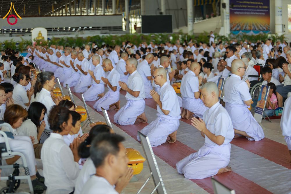 ภาพ No.321313:วันเสาร์ที่ 11 เมษายน พ.ศ.2569 พิธีขอขมาและมอบผ้าไตร โครงการอุปสมบทหมู่ บูชาธรรมหลวงพ่อธัมมชโย พ.ศ.2569 โครงการอุปสมบทหมู่ธรรมทายาท ระดับอุดมศึกษา รุ่น 53 (ภาคฤดูร้อน) ณ วัดพระธรรมกาย ปทุมธานี