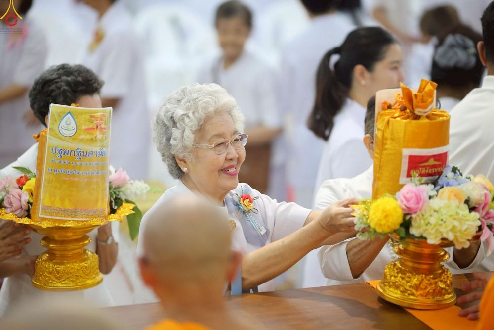 ภาพ No.258609:วันที่ 19 ตุลาคม พ.ศ. 2568 พิธีทอดกฐินสามัคคีทั่วไทย 30,000 วัด โดยคณะศิษยานุศิษย์ บูชาธรรม 81 ปี หลวงพ่อธัมมชโย ณ ศูนย์ปฎิบัติธรรมน้ำใสใจสว่าง  เขตบางกอกน้อย กรุงเทพมหานคร