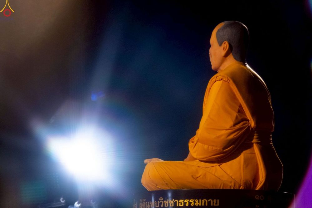 ภาพ No.253632:วันที่ 10 ตุลาคม พ.ศ. 2568 พิธีจุดประทีปบูชาพระผู้ปราบมาร, พิธีจุดประทีปบนพระมหาธรรมกายเจดีย์  20,000 ดวง เนื่องในวันคล้ายวันเกิดครบรอบ 141 ปี พระมงคลเทพมุนี (สด จนฺทสโร)