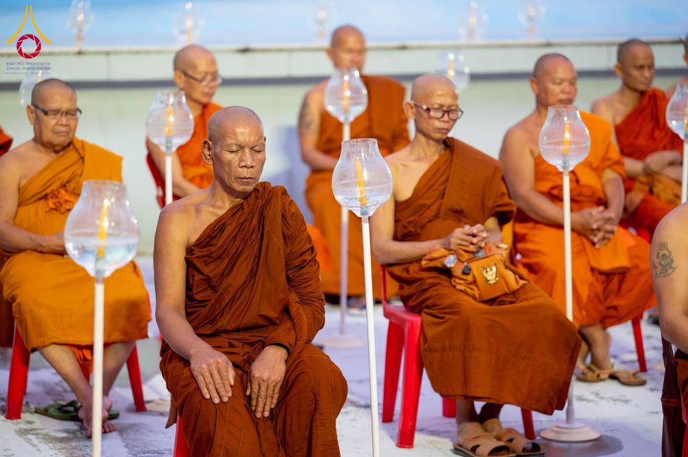 ภาพ No.266101:วันพุธที่ 5 พฤศจิกายน พ.ศ. 2568 (วันพระ ขึ้น 15 ค่ำ เดือน 12) พิธีจุดประทีปโคมลาน, โคมลอย และลอยกระทง ถวายประทีปเป็นพุทธบูชา สร้างความสว่างไสวให้กับแผ่นดินด้วยแสงธรรม ณ พุทธอุทยานนานาชาติ จังหวัดหนองคาย