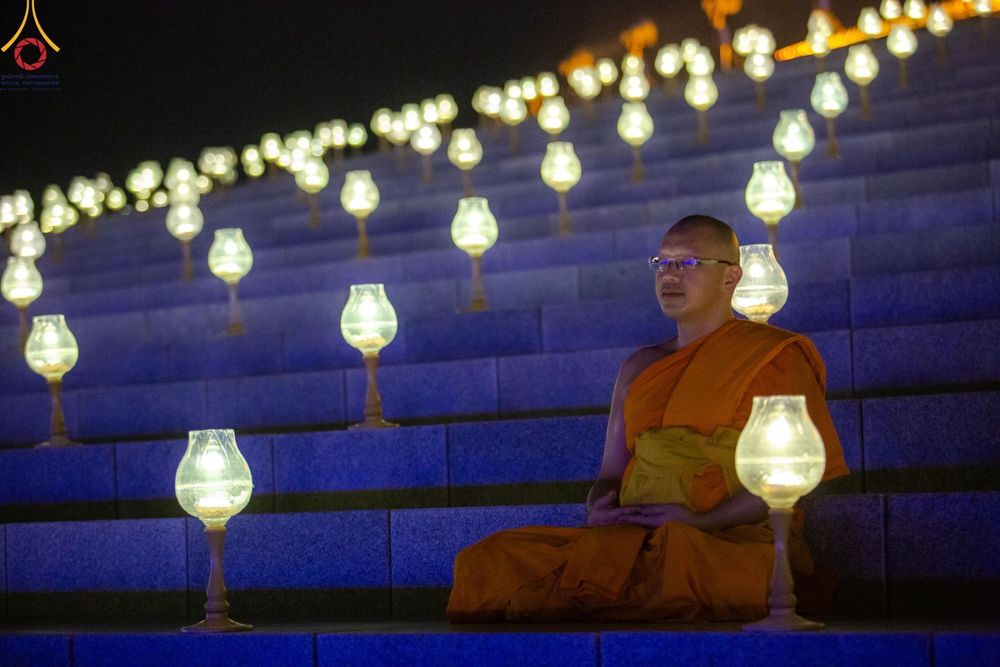 ภาพ No.279233:พิธีจุดวิสาขประทีป พิธีเวียนประทักษิณ ในวันวิสาขบูชา พุธที่ 22 พฤษภาคม พ.ศ. 2567 ( วันพระขึ้น 15 ค่ำ เดือน 6 ) ณ ลานธรรม พระมหาธรรมกายเจดีย์ วัดพระธรรมกาย จ.ปทุมธานี