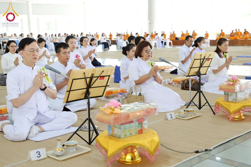 ภาพ No.268304:วันที่ 8 พฤศจิกายน พ.ศ. 2568 พิธีถวายภัตตาหารเมนูสวรรค์ เพื่อการบรรลุธรรม ณ หอฉันคุณยายอาจารย์ฯ วัดพระธรรมกาย