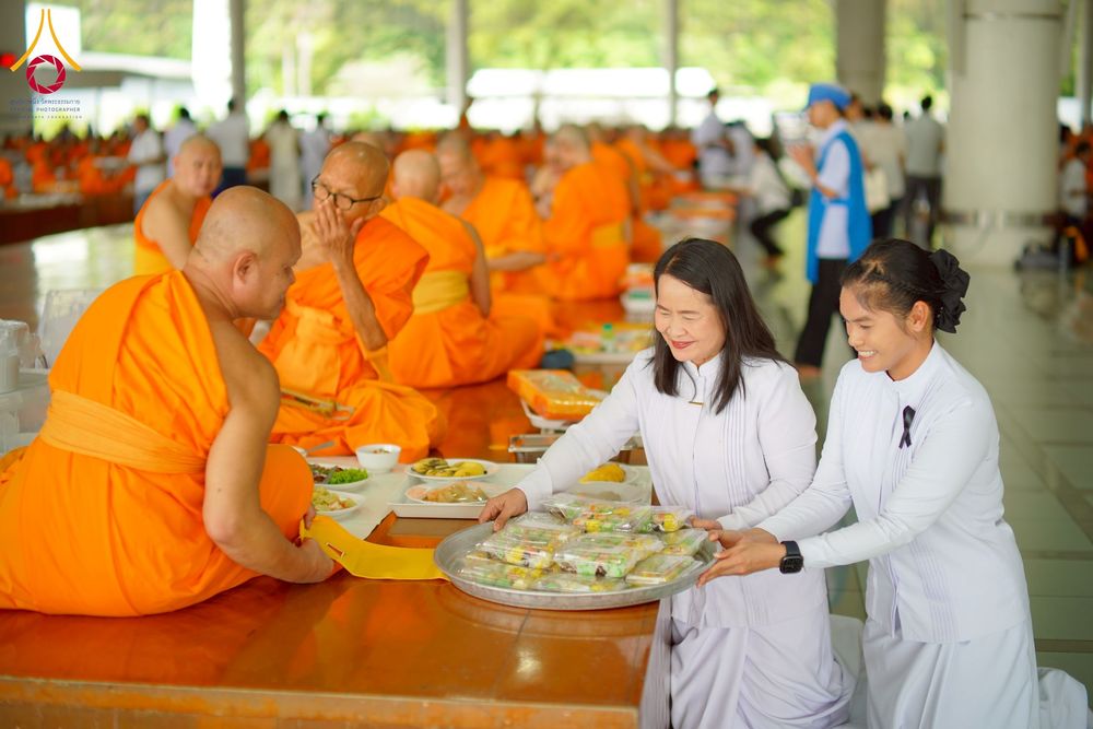 ภาพ No.276457:วันศุกร์ที่ 5 ธันวาคม พ.ศ. 2568 (วันพระ ขึ้น 15 ค่ำ เดือน 1) พิธีบุพเปตพลี ครั้งที่ 175 ร่วมอุทิศบุญแด่หมู่ญาติที่ล่วงลับไปแล้ว และสืบทอดอายุพระพุทธศาสนา ณ หอฉันคุณยายอาจารย์ฯ วัดพระธรรมกาย