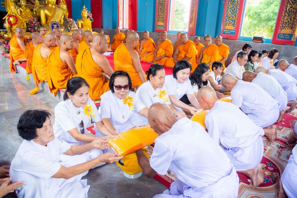 ภาพ No.276365:วันศุกร์ที่ 5 ธันวาคม 2568 (วันพ่อแห่งชาติ) พิธีบรรพชาอุปสมบทหมู่ธรรมทายาท จำนวน 14 รูป โครงการบรรพชาอุปสมบทหมู่ รุ่นบูชาธรรมมหาปูชนียาจารย์ ประจำปี 2568  ณ ศูนย์อบรมเยาวชนบางปะหัน จังหวัดพระนครศรีอยุธยา