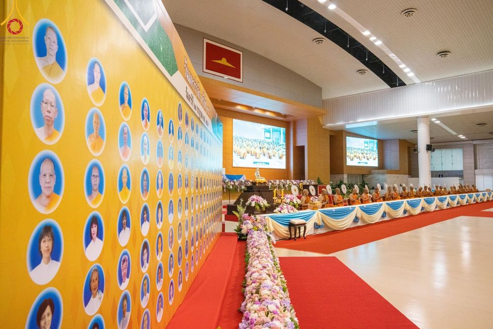 ภาพ No.146088:วันมหารำลึก ครั้งที่ 34 พิธีร่วมรำลึกถึงนักสร้างบารมีที่ล่วงลับไปแล้ว , พิธีสวดพระพุทธมนต์ ณ ห้องแก้วสารพัดนึก 1 วัดพระธรรมกาย วันเสาร์ที่ 27 กรกฎาคม พ.ศ. 2567