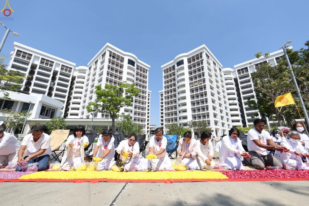 ภาพ No.304018:วันที่ 25 มกราคม พ.ศ. 2569 พิธีต้อนรับพระธรรมยาตรา  รร.สามัคคีราษฏร์บำรุง-วัดพระธรรมกาย ในโครงการธรรมยาตรา กตัญญูบูชา มหาปูชนียาจารย์ พระมงคลเทพมุนี(สด จนฺทสโร) พระผู้ปราบมาร อนุสรณ์สถาน 7 แห่ง ปีที่ 14