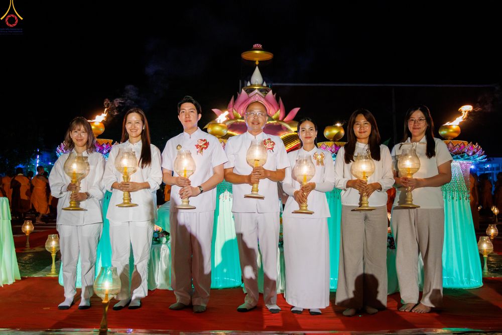 ภาพ No.294177:วันที่ 13 มกราคม พ.ศ. 2569 พิธีจุดประทีปถวายเป็นพุทธบูชา และบูชาธรรมมหาปูชนียาจารย์  (ภาพชุดที่ 2) ณ วัดสองพี่น้อง ต.ต้นตาล อ.สองพี่น้อง จ.สุพรรณบุรี ในโครงการธรรมยาตรา กตัญญูบูชา มหาปูชนียาจารย์ พระมงคลเทพมุนี(สด จนฺทสโร) พระผู้ปราบมาร อนุสรณ์สถาน 7 แห่