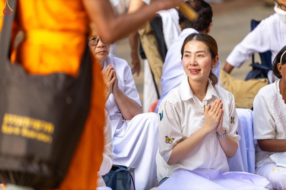 ภาพ No.287864:วันที่ 3 มกราคม พ.ศ. 2569 พิธีต้อนรับพระธรรมยาตรา ครั้งที่ 2 (ภาพชุดที่ 2) ในโครงการธรรมยาตรา กตัญญูบูชา มหาปูชนียาจารย์ พระมงคลเทพมุนี(สด จนฺทสโร) พระผู้ปราบมาร อนุสรณ์สถาน 7 แห่ง ปีที่ 14 ณ อนุสรณ์สถานมหาวิหารพระมงคลเทพมุนี (โลตัสแลนด์) อ.สองพี่น้อง จ.