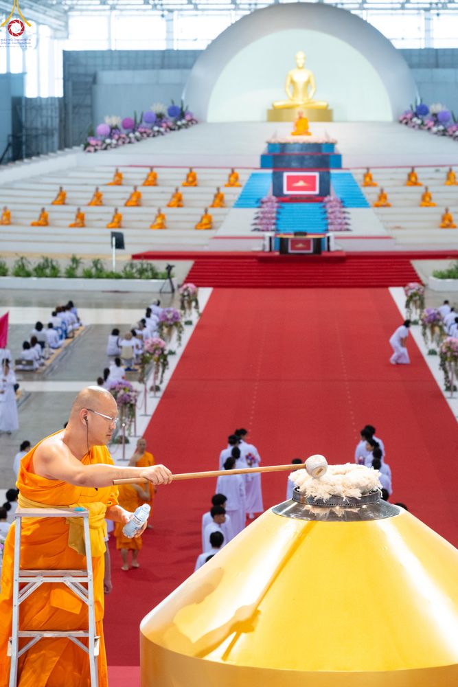 ภาพ No.286425:วันอาทิตย์ที่ 13 กรกฎาคม พ.ศ.2568 พิธีปฎิบัติธรรม และพิธีจุดเทียนใจ ไฟนิรันดร์ อนันตชัย ณ สภาธรรมกายสากล วัดพระธรรมกาย