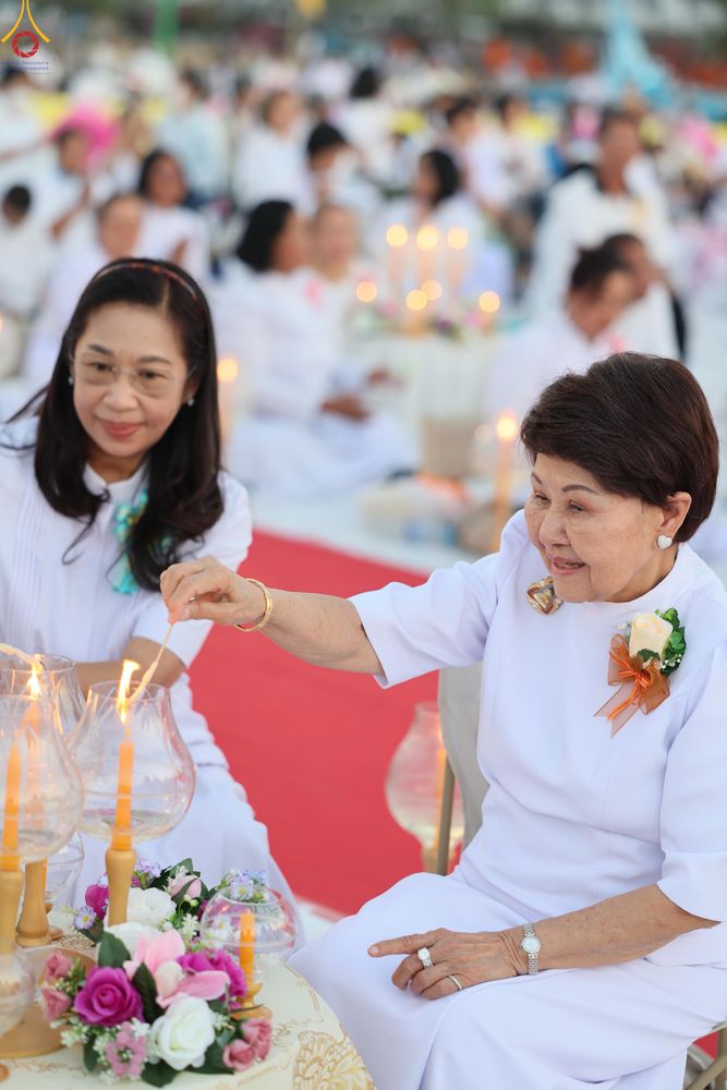 ภาพ No.302347:วันที่ 23 มกราคม พ.ศ. 2569 พิธีจุดประทีปธรรมถวายเป็นพุทธบูชา (ภาพชุดที่ 2) และบูชาธรรมมหาปูชนียาจารย์  ณ อนุสรณ์สถานลำดับที่ 5 สถานที่เผยแผ่วิชชาธรรมกายครั้งแรก อนุสรณ์สถานบางปลา วัดบางปลา อำเภอบางเลน จังหวัดนครปฐม ในโครงการธรรมยาตรา กตัญญูบูชา มหาปูชนีย