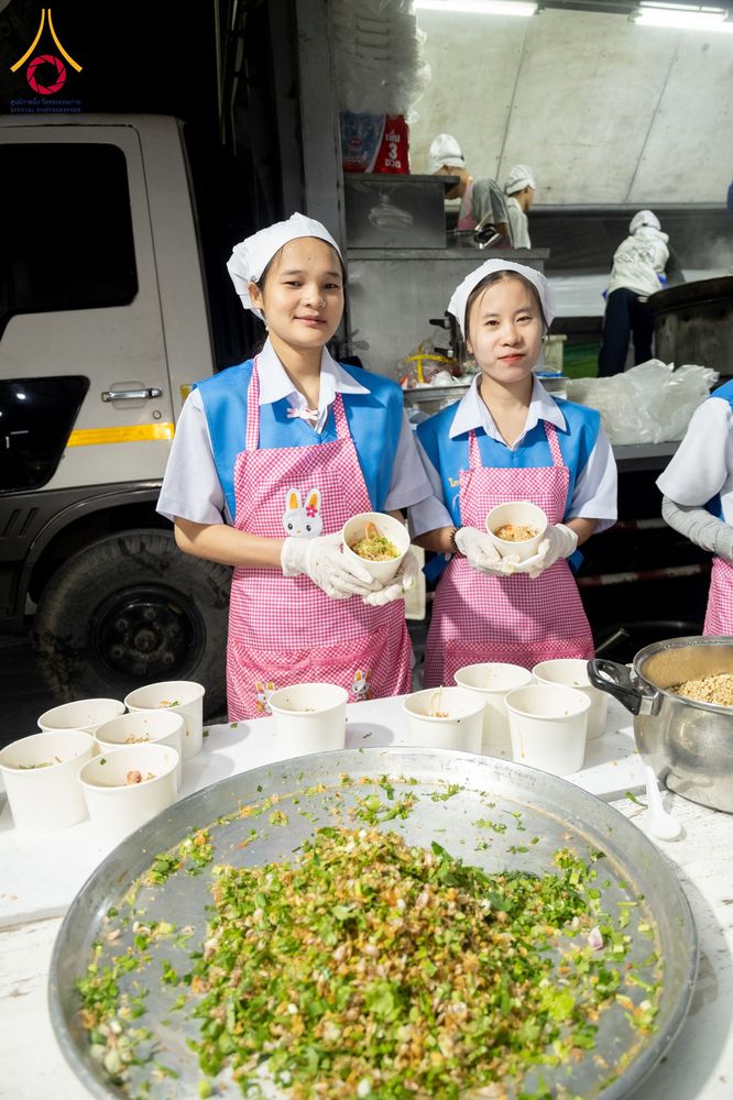 ภาพ No.291316:วันที่ 10 มกราคม พ.ศ. 2569 พิธีถวายภัตตาหารเป็นสังฆทาน แด่พระธรรมยาตรา ณ อนุสรณ์สถานคลองบางนางแท่น อ.สามพราน จ.นครปฐม ในโครงการธรรมยาตรา กตัญญูบูชา มหาปูชนียาจารย์ พระมงคลเทพมุนี(สด จนฺทสโร) พระผู้ปราบมาร อนุสรณ์สถาน 7 แห่ง ปีที่ 14