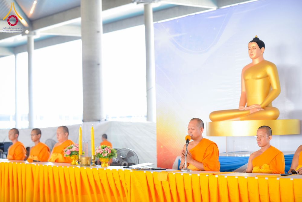 ภาพ No.320707:วันที่ 11 เมษายน พ.ศ.2569 พิธีตักบาตรฉลองสามเณรใหม่ โครงการบรรพชาสามเณรกล้าตะวัน ณ มหารัตนวิหาคด คอร์ 25 ชั้น 2 วัดพระธรรมกาย