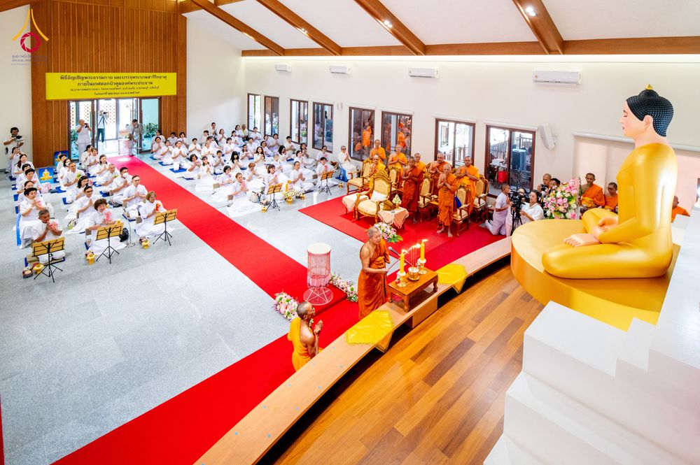 ภาพ No.336215:วันจันทร์ที่ 22 มิถุนายน พ.ศ.2569 พิธีอัญเชิญพระธรรมกาย และบรรจุพระบรมสารีริกธาตุ  ภายในเกศดอกบัวตูม องค์พระประธาน ณ อาคารสมปรารถนา วัดกลางธนรินทร์ ต.บ้านแป้ง อ.พรหมบุรี จ.สิงห์บุรี