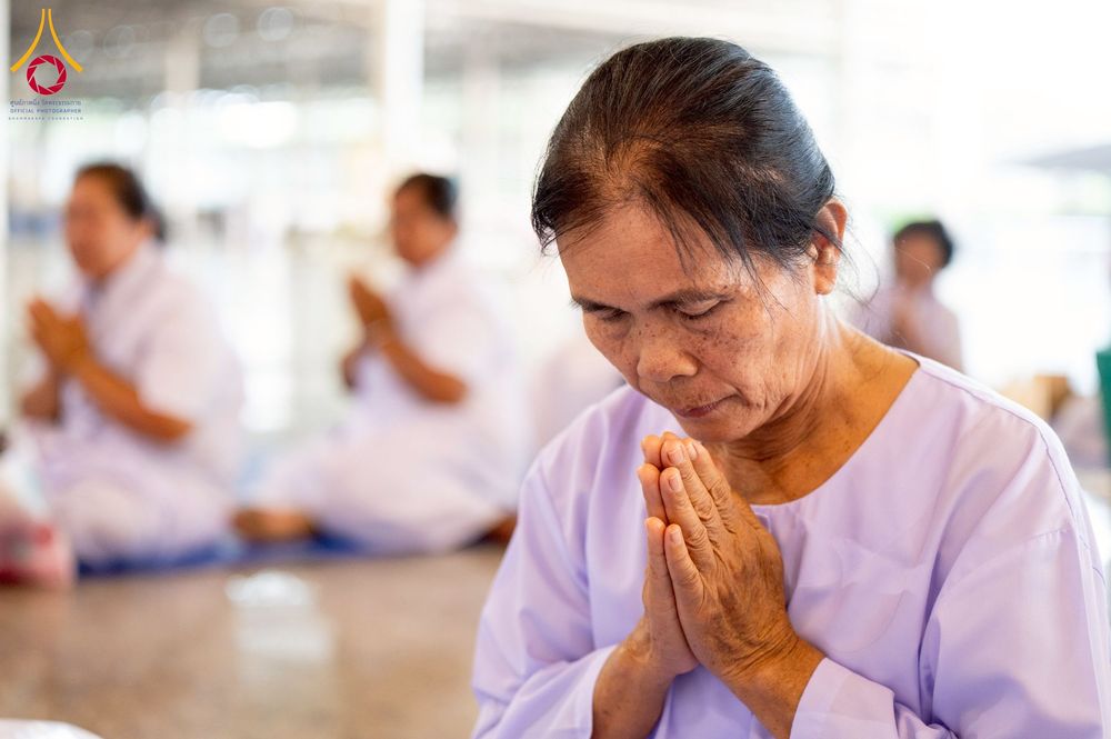 ภาพ No.256753:วันที่ 5 ตุลาคม พ.ศ. 2568 พิธีตักบาตร ข้าวสารอาหารแห้ง ณ บ้านแก้วเรือนทองคุณยายฯ สภาธรรมกายสากล วัดพระธรรมกาย