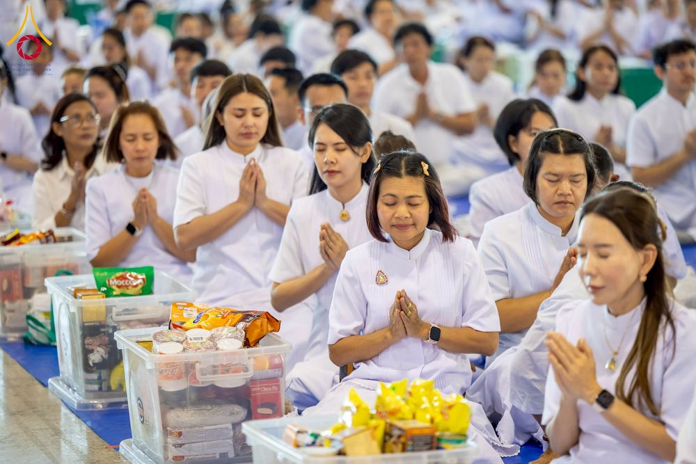 ภาพ No.276978:วันอาทิตย์ที่ 7 ธันวาคม พ.ศ. 2568 พิธีตักบาตรอาทิตย์ต้นเดือน ณ บ้านแก้วเรือนทองคุณยายฯ วัดพระธรรมกาย