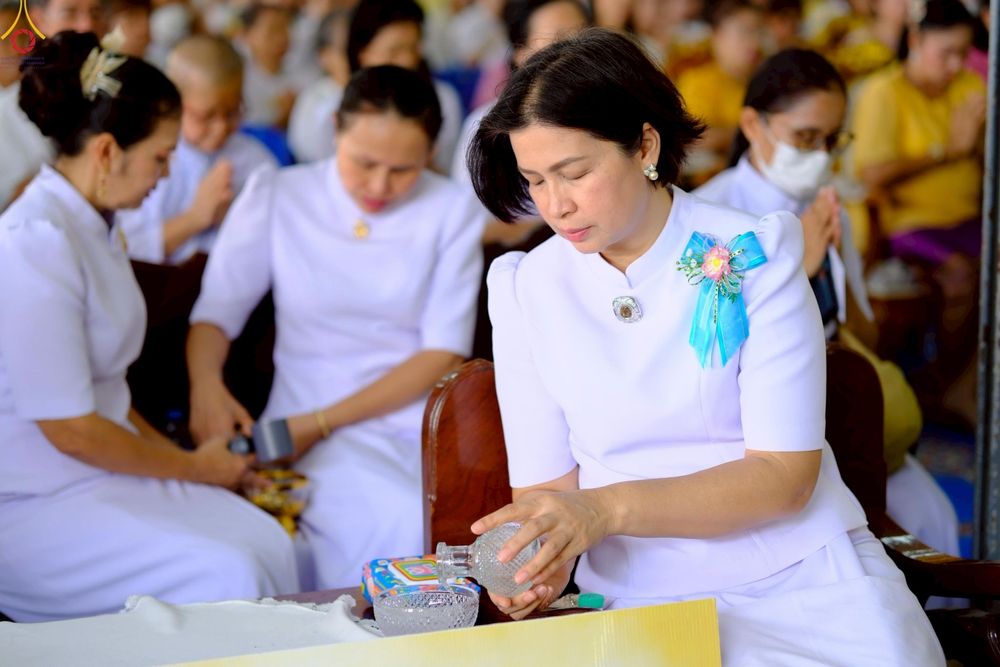 ภาพ No.254639:วันที่ 13 ตุลาคม พ.ศ. 2568 พิธีทอดกฐินสามัคคีทั่วไทย 30,000 วัด โดยคณะศิษยานุศิษย์ บูชาธรรม 81 ปี หลวงพ่อธัมมชโย ณ วัดจันทร์ใน แขวงบางคอแหลม เขตยานนาวา กรุงเทพมหานคร