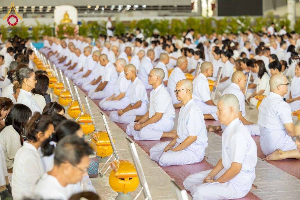 ภาพ No.321299:วันเสาร์ที่ 11 เมษายน พ.ศ.2569 พิธีขอขมาและมอบผ้าไตร โครงการอุปสมบทหมู่ บูชาธรรมหลวงพ่อธัมมชโย พ.ศ.2569 โครงการอุปสมบทหมู่ธรรมทายาท ระดับอุดมศึกษา รุ่น 53 (ภาคฤดูร้อน) ณ วัดพระธรรมกาย ปทุมธานี