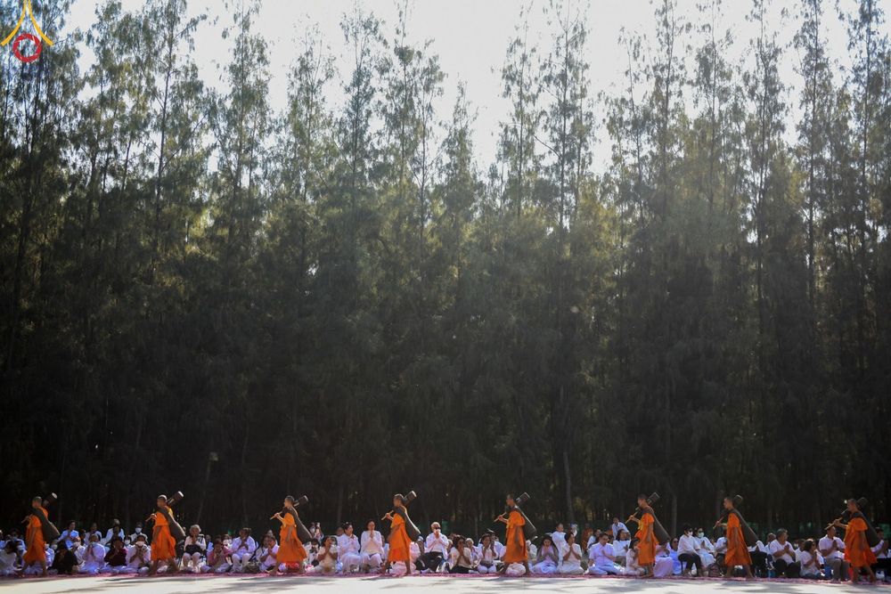 ภาพ No.193241:พิธีต้อนรับพระธรรมยาตรา ณ อนุสรณ์สถาน สถานที่เกิดในเพศสมณะ วัดสองพี่น้อง อำเภอสองพี่น้อง จังหวัดสุพรรณบุรี ในโครงการธรรมยาตรา กตัญญูบูชา มหาปูชนียาจารย์ พระมงคลเทพมุนี(สด จนฺทสโร) พระผู้ปราบมาร อนุสรณ์สถาน 7 แห่ง ปีที่ 13 วันที่ 11 มกราคม พ.ศ. 2568