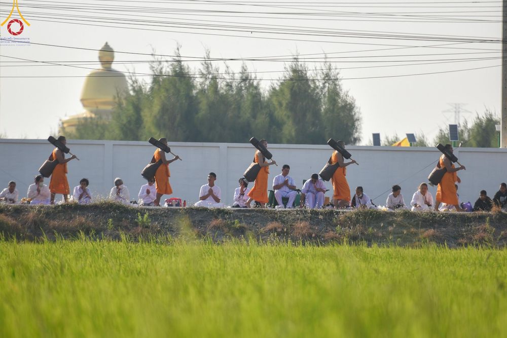 ภาพ No.198119:พิธีต้อนรับพระธรรมยาตรา ณ อนุสรณ์สถานลำดับที่ 5 สถานที่เผยแผ่วิชชาธรรมกายครั้งแรก อนุสรณ์สถานบางปลา วัดบางปลา อำเภอบางเลน จังหวัดนครปฐม ในโครงการธรรมยาตรา กตัญญูบูชา มหาปูชนียาจารย์ พระมงคลเทพมุนี(สด จนฺทสโร) พระผู้ปราบมาร ปีที่ 13 วัน 19 มกราคม พ.ศ.2568