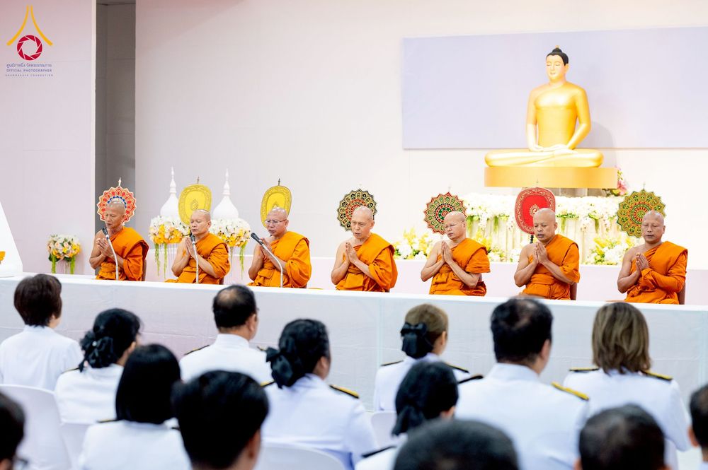 ภาพ No.275999:วันที่ 5 ธันวาคม พ.ศ. 2568 พสกนิกรอำเภอคลองหลวง พร้อมใจบำเพ็ญกุศลอุทิศถวาย “ในหลวงรัชกาลที่ 9” น้อมรำลึกในพระมหากรุณาธิคุณ เนื่องในวันคล้ายวันพระบรมราชสมภพ วันชาติ และวันพ่อแห่งชาติ ณ อาคารปลูกศรัทธา 2 วัดพระธรรมกาย อำเภอคลองหลวง จังหวัดปทุมธานี