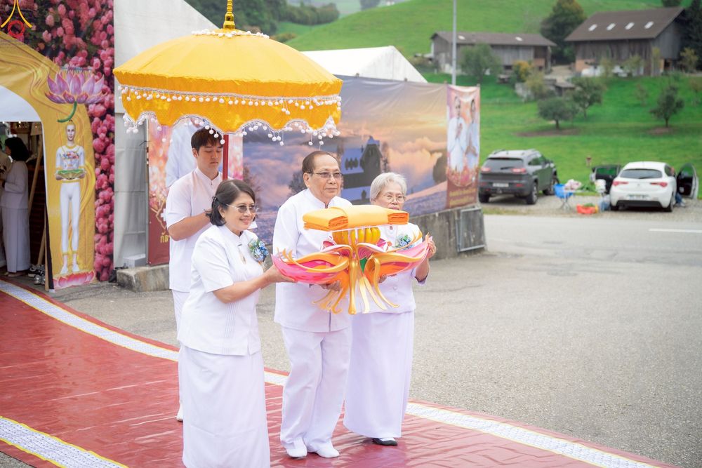 ภาพ No.256024:วันที่ 12 ตุลาคม พ.ศ. 2568 พิธีทอดกฐินวัดพระธรรมกายสวิตเซอร์แลนด์  ณ หอประชุมโรงเรียน Obergoldbach เมือง Bern ประเทศสวิตเซอร์แลนด์