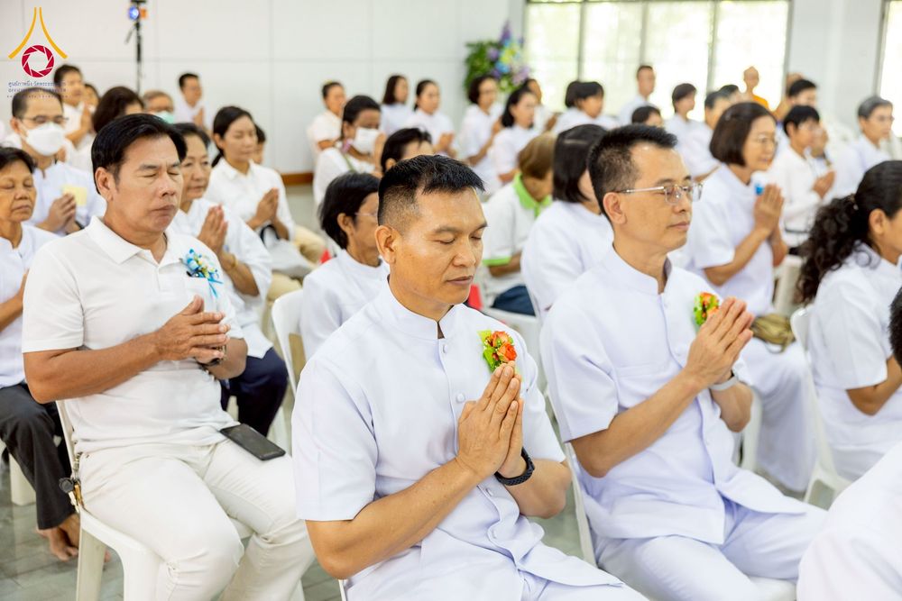 ภาพ No.276672:วันเสาร์ที่ 6 ธันวาคม พ.ศ. 2568 พิธีมุทิตาสักการะ เนื่องในโอกาสที่พระเดชพระคุณพระพรหมดิลก เจ้าอาวาสวัดสามพระยา วรวิหาร เมตตาเป็นประธานในพิธีตั้งฐานานุกรมใน พระราชวิเทศวชิรเวที (บัณฑิต วรปญฺโญ) ผู้ช่วยเจ้าอาวาสวัดพระธรรมกาย (ไวโรจน์ วิโรจโน) ผู้ช่วยเจ้าอา