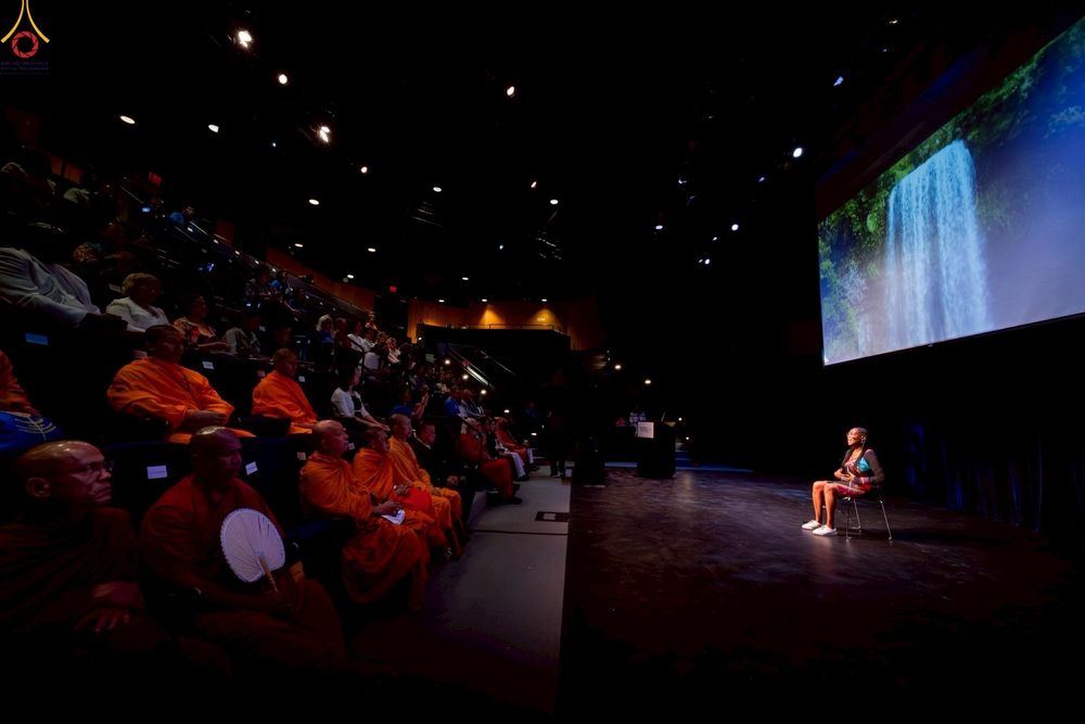 ภาพ No.249751:วันอาทิตย์ที่ 28 กันยายน พ.ศ. 2568 การปฏิบัติธรรมบูชาธรรม 108 ปี แห่งการบรรลุธรรมของหลวงปู่วัดปากน้ำ ได้จุดประทีปสันติภาพไปทั่วโลก และได้ร่วมเสวนาทางปัญญา เพื่อการขยายพระพุทธศาสนาวิชชาธรรมกายไปทั่วโลก  ในงาน HTC Newyork USA