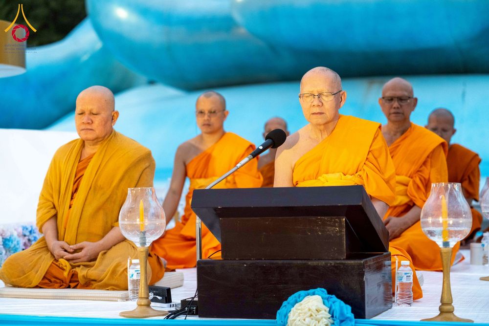 ภาพ No.266086:วันพุธที่ 5 พฤศจิกายน พ.ศ. 2568 (วันพระ ขึ้น 15 ค่ำ เดือน 12) พิธีจุดประทีปโคมลาน, โคมลอย และลอยกระทง ถวายประทีปเป็นพุทธบูชา สร้างความสว่างไสวให้กับแผ่นดินด้วยแสงธรรม ณ พุทธอุทยานนานาชาติ จังหวัดหนองคาย