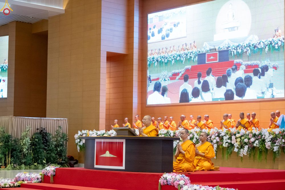ภาพ No.323635:วันที่ 22 เมษายน พ.ศ.2569(วันคุ้มครองโลก) งานถวายมหาสังฆทาน 40,000 กว่าวัดทั่วประเทศ พิธีภาคสาย ปฏิบัติธรรม ,  พิธีมอบปัจจัยช่วยเหลือครู 4 จังหวัดชายแดนภาคใต้