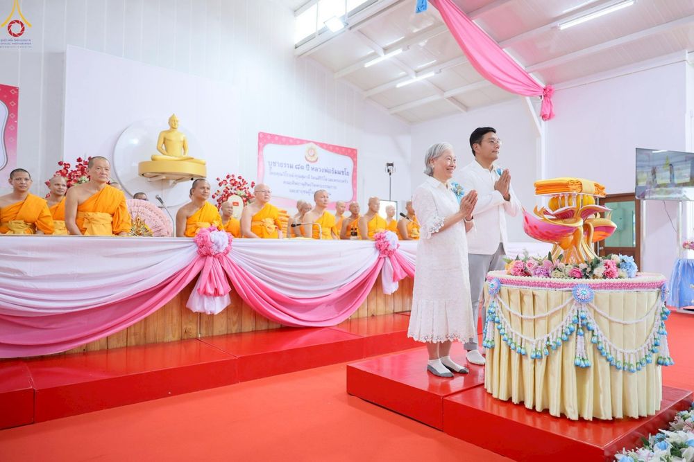 ภาพ No.272259:วันเสาร์ที่ 1 พฤศจิกายน พ.ศ. 2568 พิธีทอดกฐินสามัคคี สร้างกุฏิหมู่สามเณร ณ ศูนย์ปฏิบัติธรรมเบญจธรรม ปทุมธานี  ต.บ้านปทุม อ.สามโคก จ.ปทุมธานี