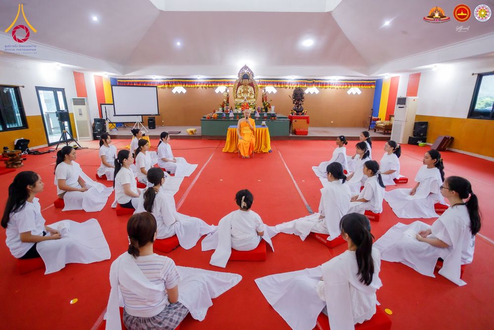 ภาพ No.283564:วันอาทิตย์ที่ 21 ธันวาคม  2568 พิธีบิณฑบาตฉลองสามเณรใหม่ ประเทศอินโดนีเซีย