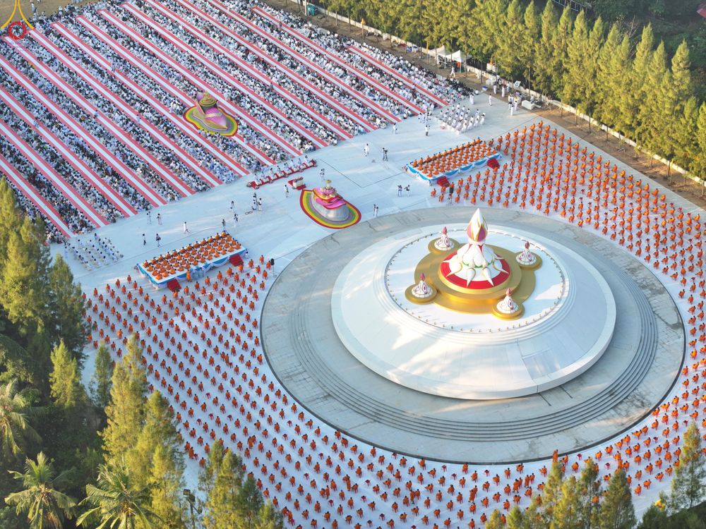 ภาพ No.292383:วันที่ 11 มกราคม พ.ศ. 2569 พิธีตักบาตรพระธรรมยาตรา ณ อนุสรณ์สถานคลองบางนางแท่น อ.สามพราน จ.นครปฐม ในโครงการธรรมยาตรา กตัญญูบูชา มหาปูชนียาจารย์ พระมงคลเทพมุนี(สด จนฺทสโร) พระผู้ปราบมาร อนุสรณ์สถาน 7 แห่ง ปีที่ 14