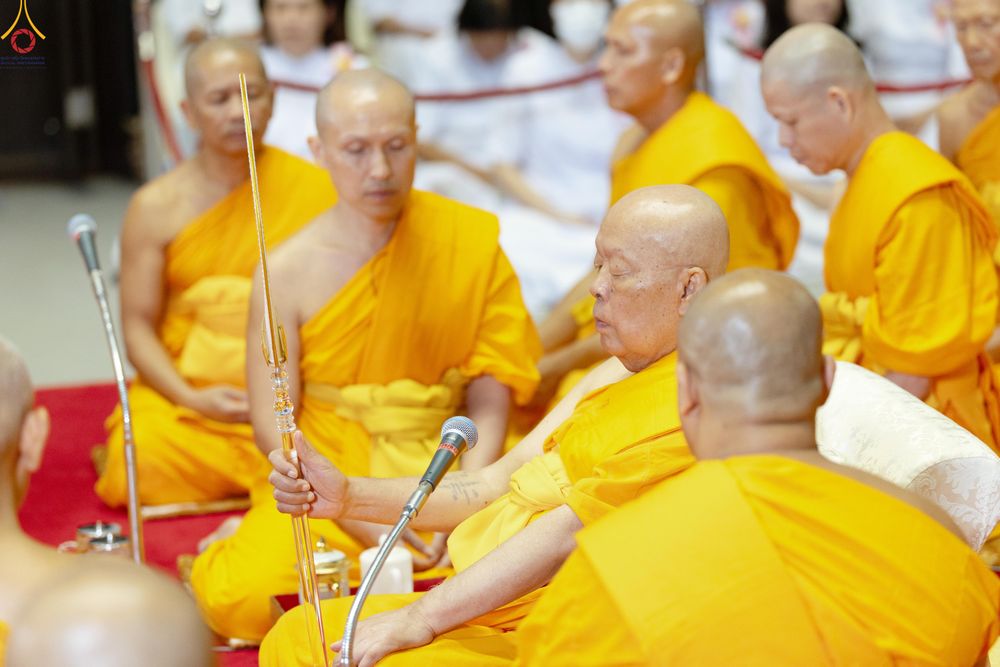 ภาพ No.330859:วันวิสาขบูชา อาทิตย์ที่ 31 พฤษภาคม พ.ศ.2569 พิธีบรรพชาสามเณรอุบาสก 11 ท่าน , พิธีถวายบาตรผ้าไตร และจตุปัจจัยไทยธรรม แด่สามเณร , พิธีอุปสมบทอุทิศชีวิต , พิธีกล่าวคำกัปปิยภัณฑ์  ณ อุโบสถพระไตรปิฎก วัดพระธรรมกาย จังหวัดปทุมธานี