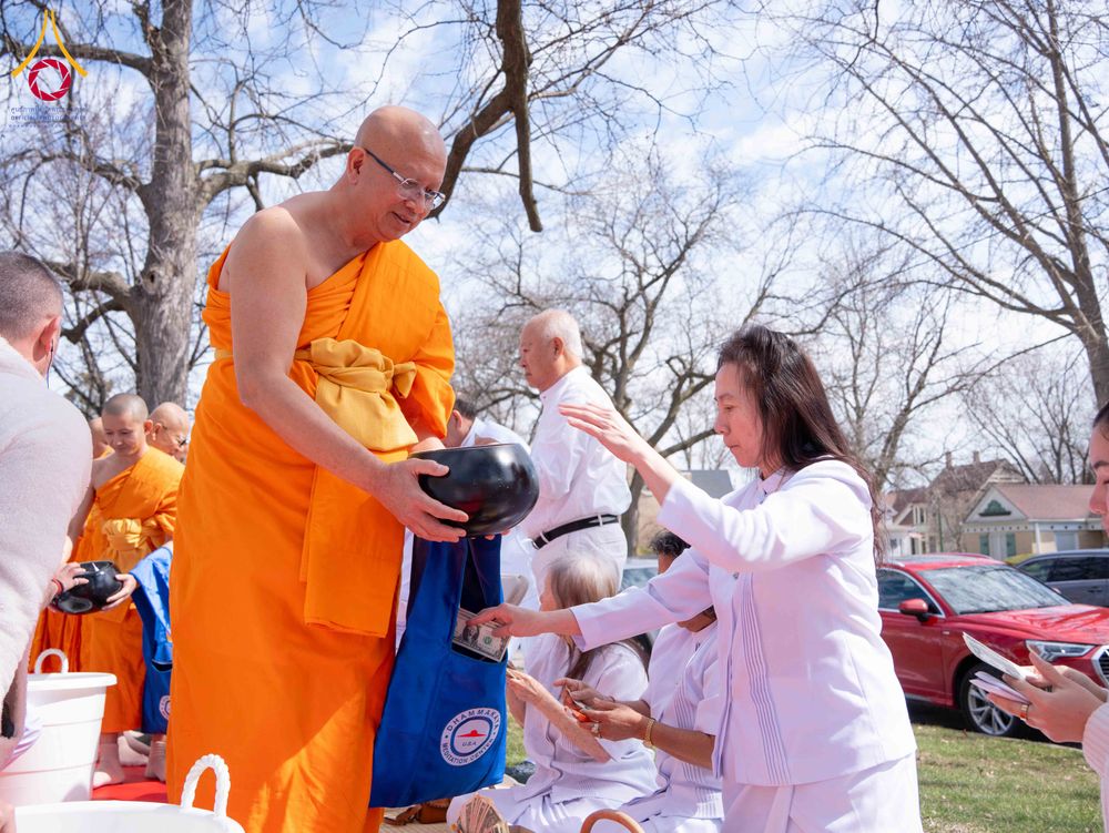 ภาพ No.319035:วันที่ 29 มีนาคม พ.ศ.2569 พิธีทอดผ้าป่าวัดพระธรรมกาย 20 ศูนย์สาขา และการประชุมภาคพื้นอเมริกา ไตรมาสที่ 1/2569 วัดพระธรรมกายชิคาโก ประเทศสหรัฐอเมริกา