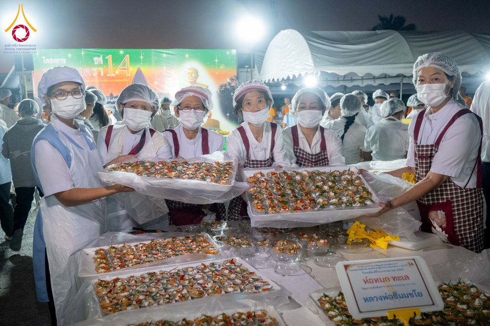 ภาพ No.289779:วันที่ 8 มกราคม พ.ศ. 2569 พิธีถวายภัตตาหารเป็นสังฆทาน แด่พระธรรมยาตรา ณ อนุสรณ์สถานคลองบางนางแท่น อ.สามพราน จ.นครปฐม ในโครงการธรรมยาตรา กตัญญูบูชา มหาปูชนียาจารย์ พระมงคลเทพมุนี(สด จนฺทสโร) พระผู้ปราบมาร อนุสรณ์สถาน 7 แห่ง ปีที่ 14