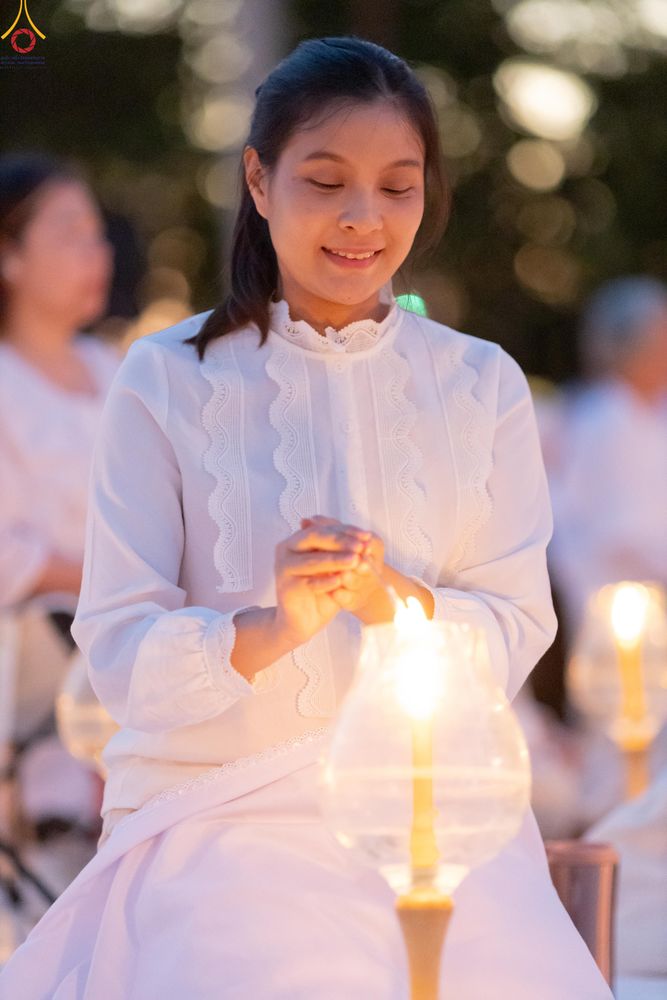 ภาพ No.292116:วันที่ 10 มกราคม พ.ศ. 2569 พิธีจุดประทีปถวายเป็นพุทธบูชา และบูชาธรรมมหาปูชนียาจารย์  ณ อนุสรณ์สถานคลองบางนางแท่น อ.สามพราน จ.นครปฐม ในโครงการธรรมยาตรา กตัญญูบูชา มหาปูชนียาจารย์ พระมงคลเทพมุนี(สด จนฺทสโร) พระผู้ปราบมาร อนุสรณ์สถาน 7 แห่ง ปีที่ 14