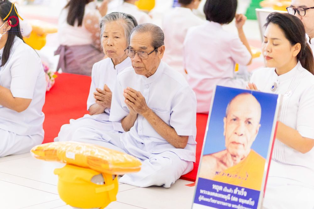 ภาพ No.298127:วันเสาร์ที่ 17 มกราคม พ.ศ. 2569 พิธีบรรพชาอุปสมบท โครงการอุปสมบทหมู่ บูชาธรรมครบ 117 ปี คุณยายอาจารย์มหารัตนอุบาสิกาจันทร์ ขนนกยูง  ณ อุโบสถพระไตรปิฎก วัดพระธรรมกาย