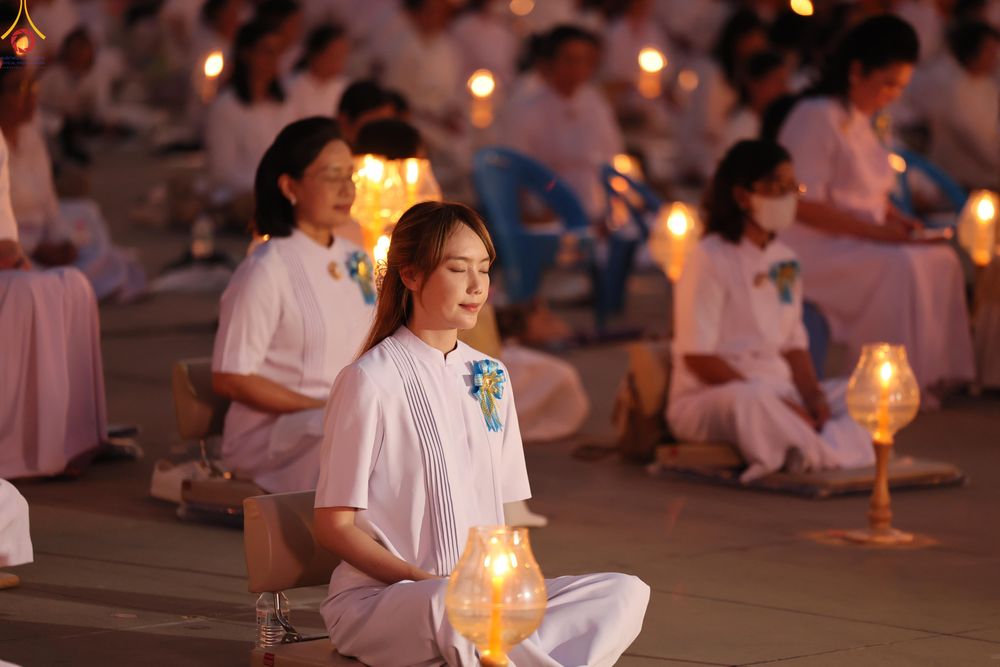 ภาพ No.308030:วันที่ 31 มกราคม พ.ศ. 2569 พิธีจุดประทีปธรรมถวายเป็นพุทธบูชา  และบูชาธรรมมหาปูชนียาจารย์ (ภาพชุดที่ 3) ณ วัดพระธรรมกาย ปทุมธานี ในโครงการธรรมยาตรา กตัญญูบูชา มหาปูชนียาจารย์ พระมงคลเทพมุนี(สด จนฺทสโร) พระผู้ปราบมาร อนุสรณ์สถาน 7 แห่ง ปีที่ 14