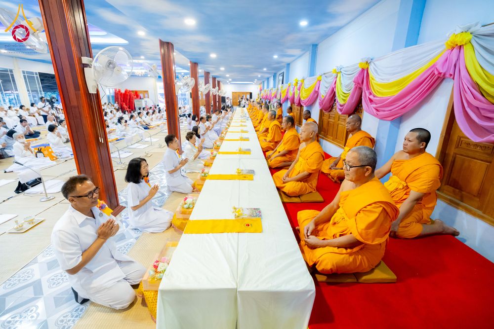 ภาพ No.294840:วันที่ 15 มกราคม พ.ศ. 2569 พิธีถวายภัตตาหารเป็นสังฆทาน แด่พระธรรมยาตรา ณ วัดโบสถ์บน ต.บางคูเวียง จ.นนทบุรี อนุสรณ์สถานลำดับที่ 4 สถานที่เกิดด้วยกายธรรม ในโครงการธรรมยาตรา กตัญญูบูชา มหาปูชนียาจารย์ พระมงคลเทพมุนี(สด จนฺทสโร) พระผู้ปราบมาร อนุสรณ์สถาน 7 แ