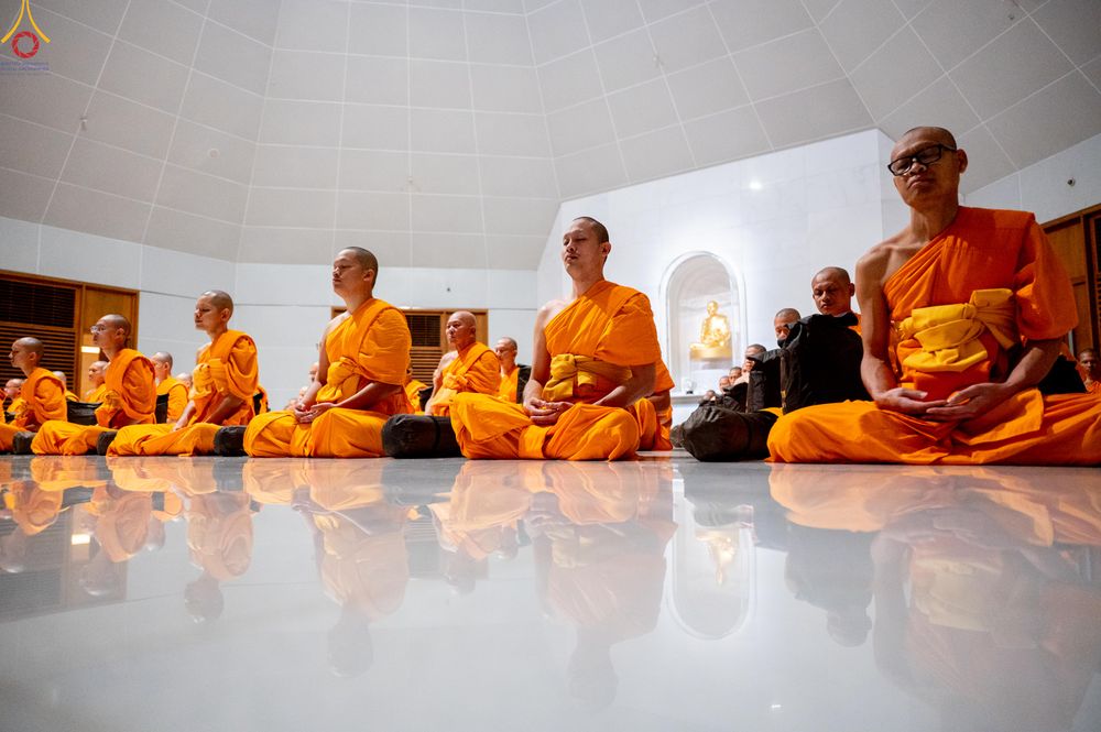 ภาพ No.288389:วันที่ 4 มกราคม พ.ศ. 2569 พระธรรมยาตราปฏิบัติธรรม และถ่ายภาพหมู่ประวัติศาสตร์ ในโครงการธรรมยาตรา กตัญญูบูชา มหาปูชนียาจารย์ พระมงคลเทพมุนี(สด จนฺทสโร) พระผู้ปราบมาร อนุสรณ์สถาน 7 แห่ง ปีที่ 14 ณ อนุสรณ์สถานมหาวิหารพระมงคลเทพมุนี (โลตัสแลนด์) อ.สองพี่น้อง