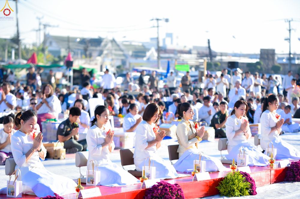 ภาพ No.280223:วันอังคารที่ ๓๐ ธันวาคม พ.ศ. ๒๕๖๘ พิธีตักบาตรพระ ๑,๐๖๙ รูป จังหวัดกาฬสินธุ์   ณ บริเวณสนามหน้าศาลากลาง จังหวัดกาฬสินธุ์ (หลังเก่า)