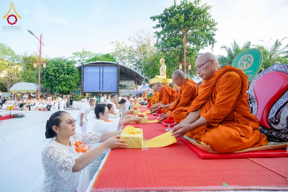 ภาพ No.313873:วันอาทิตย์ที่ 14 มีนาคม พ.ศ. 2569 ทำบุญเมืองหาดใหญ่ตักบาตรพระ 1,109 รูป เติมบุญใหญ่ หลังวิกฤตมหาอุทกภัย ณ ซุ้มประตูไชน่าทาวน์ ถนนศุภสารรังสรรค์ อ.หาดใหญ่ จ.สงขลา