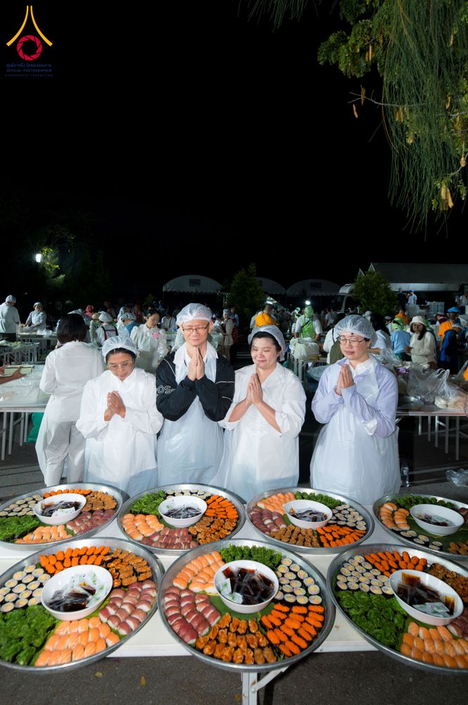 ภาพ No.287952:วันที่ 4 มกราคม พ.ศ. 2569 พิธีถวายภัตตาหารเป็นสังฆทาน แด่พระธรรมยาตรา ในโครงการธรรมยาตรา กตัญญูบูชา มหาปูชนียาจารย์ พระมงคลเทพมุนี(สด จนฺทสโร) พระผู้ปราบมาร อนุสรณ์สถาน 7 แห่ง ปีที่ 14 ณ อนุสรณ์สถานมหาวิหารพระมงคลเทพมุนี (โลตัสแลนด์) อ.สองพี่น้อง จ.สุพรร