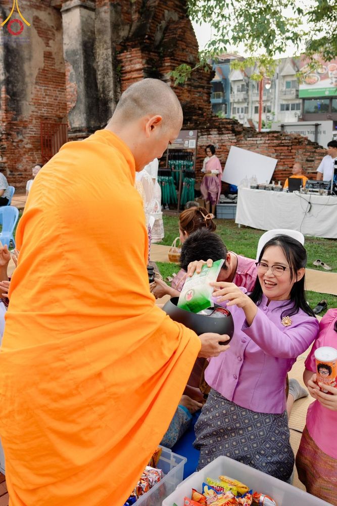 ภาพ No.138579:พิธีตักบาตร วัดราชบูรณะ จ.พระนครศรีอยุธยา วันที่ 25 พฤษภาคม พ.ศ.2567