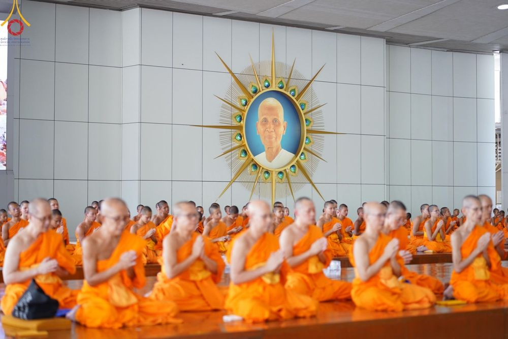 ภาพ No.165832:พิธีถวายภัตตาหารเมนูสวรรค์ วันที่ 26 ตุลาคม พ.ศ. 2567 ณ หอฉันคุณยายอาจารย์ฯ วัดพระธรรมกาย
