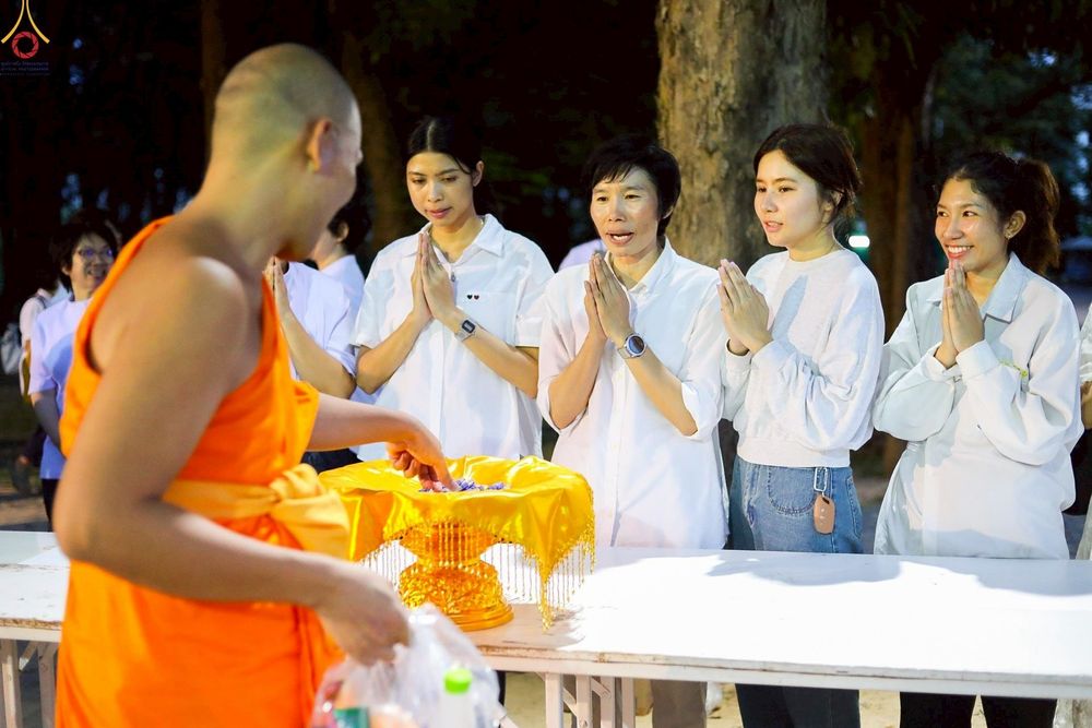 ภาพ No.250689:วันอังคารที่ 7 ตุลาคม พ.ศ. 2568 พิธีมหาปวารณาออกพรรษา ณ โบสถ์พระไตรปิฎก วัดพระธรรมกาย