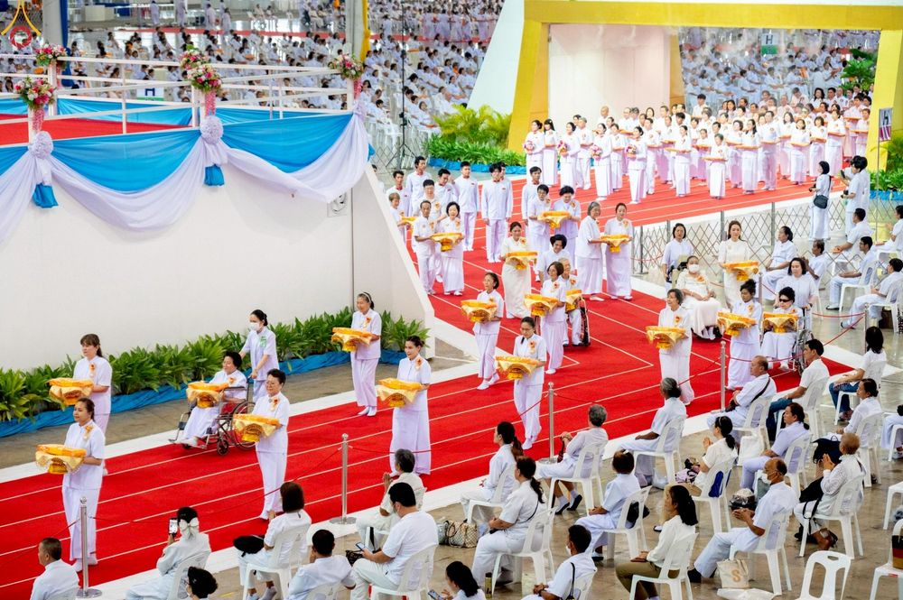 ภาพ No.251611:วันที่ 10 ตุลาคม พ.ศ. 2568 พิธีทอดผ้าป่าสมทบกฐินวัดพระธรรมกาย และสมทบกฐิน 30,000 กว่าวัดทั่วประเทศ ครั้งที่ 3 ณ สภาธรรมกายสากล วัดพระธรรมกาย