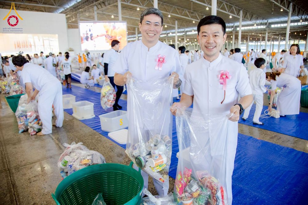 ภาพ No.277048:วันอาทิตย์ที่ 7 ธันวาคม พ.ศ. 2568 พิธีตักบาตรอาทิตย์ต้นเดือน ณ บ้านแก้วเรือนทองคุณยายฯ วัดพระธรรมกาย