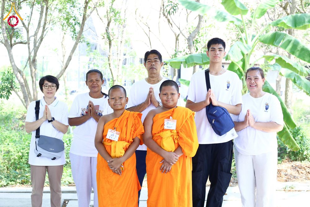 ภาพ No.320940:วันเสาร์ที่ 11 เมษายน พ.ศ.2569 พิธีตักบาตรฉลองสามเณรใหม่ ณ ศูนย์อบรมเยาวชนนครปฐม