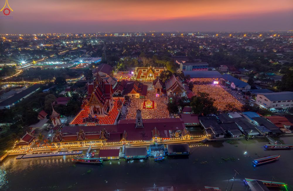 ภาพ No.297150:วันที่ 17 มกราคม พ.ศ. 2569 พิธีจุดประทีปถวายเป็นพุทธบูชา และบูชาธรรมมหาปูชนียาจารย์ (ภาพชุดที่ 2) ณ วัดโบสถ์บน ต.บางคูเวียง จ.นนทบุรี อนุสรณ์สถานลำดับที่ 4 สถานที่เกิดด้วยกายธรรม ในโครงการธรรมยาตรา กตัญญูบูชา มหาปูชนียาจารย์ พระมงคลเทพมุนี(สด จนฺทสโร) พร